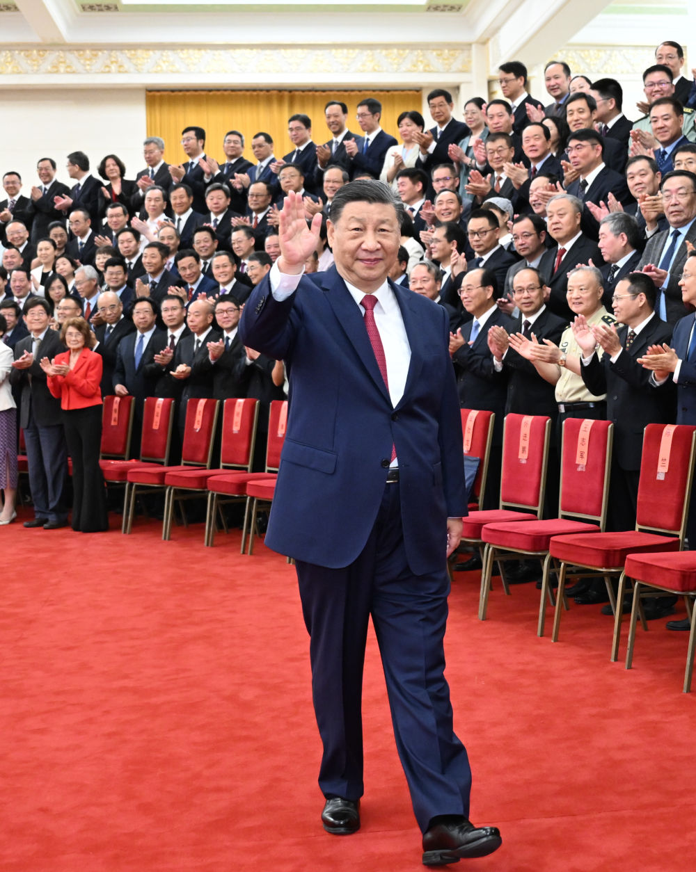 6月24日，全国科技大会、国家科学技术奖励大会和中国科学院第二十一次院士大会、中国工程院第十七次院士大会在北京人民大会堂隆重召开。会前，习近平等领导同志亲切会见国家科学技术奖获奖代表。新华社记者 谢环驰 摄